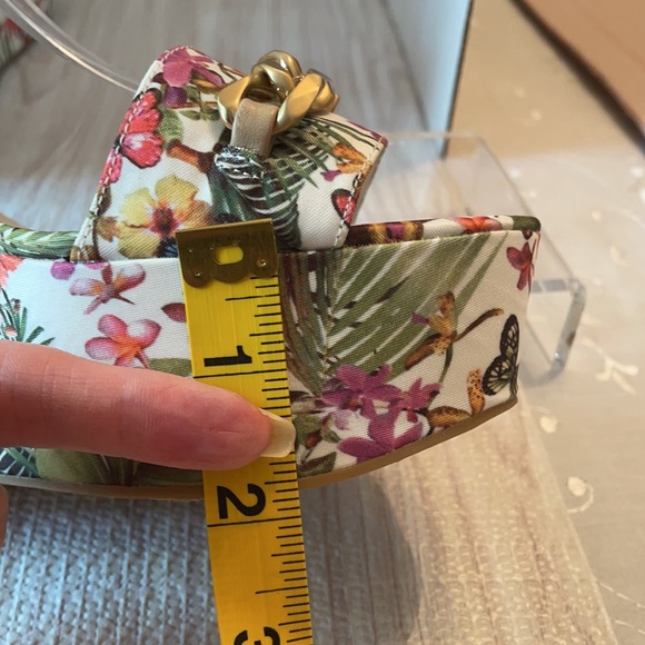 Guess multi flower butterfly ankle strap sandals - Picture 8 of 9